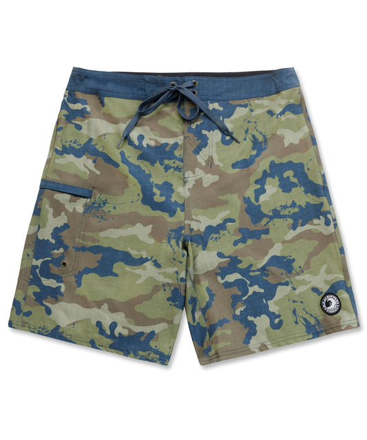 Flatlay of maui rippers mens reef camo cargo pocket boardshorts in the 21 inch 