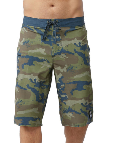 Man wearing Mens Reef Camo boardshorts from the front 